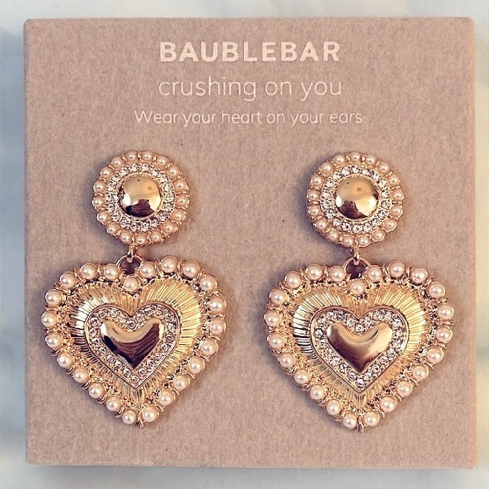 Brand New BaubleBar Gold Tone Heart Faux Pearl Beaded Drop Earrings Valentine’s - Picture 1 of 14